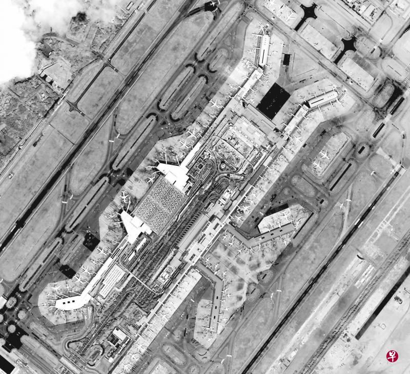 这是本地首颗商用卫星TeLEOS-1测试卫星摄像功能时拍下的一张樟宜机场图像。研制该卫星的新科电子表示,卫星目前正在进行一系列的性能调整与测试,将来所拍摄的图像还可能更清晰。(新科电子提供) 这是本地首颗商用卫星TeLEOS-1测试卫星摄像功能时拍下的一张樟宜机场图像。研制该卫星的新科电子表示,卫星目前正在进行一系列的性能调整与测试,将来所拍摄的图像还可能更清晰。(新科电子提供)
