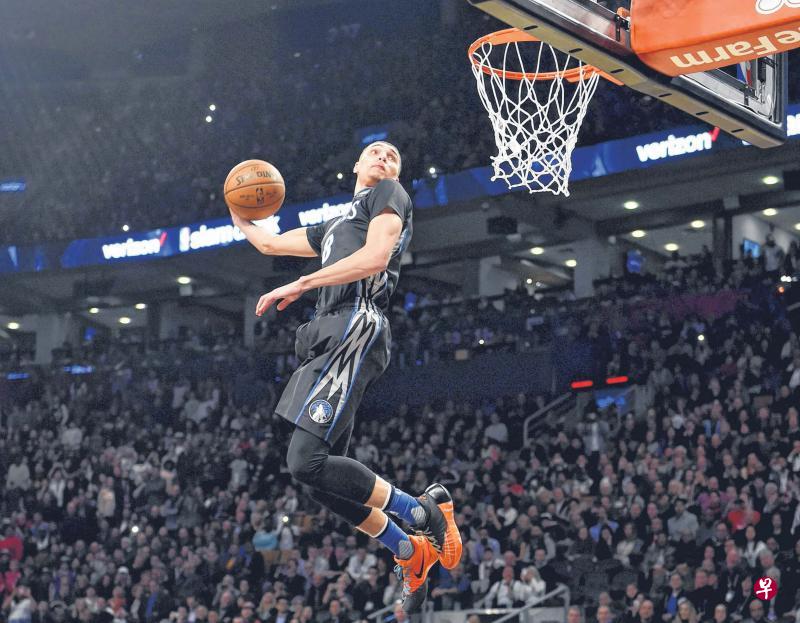 灰狼后卫拉文成为第四位蝉联NBA全明星赛灌篮王的球员。(今日美国) 灰狼后卫拉文成为第四位蝉联NBA全明星赛灌篮王的球员。(今日美国)
