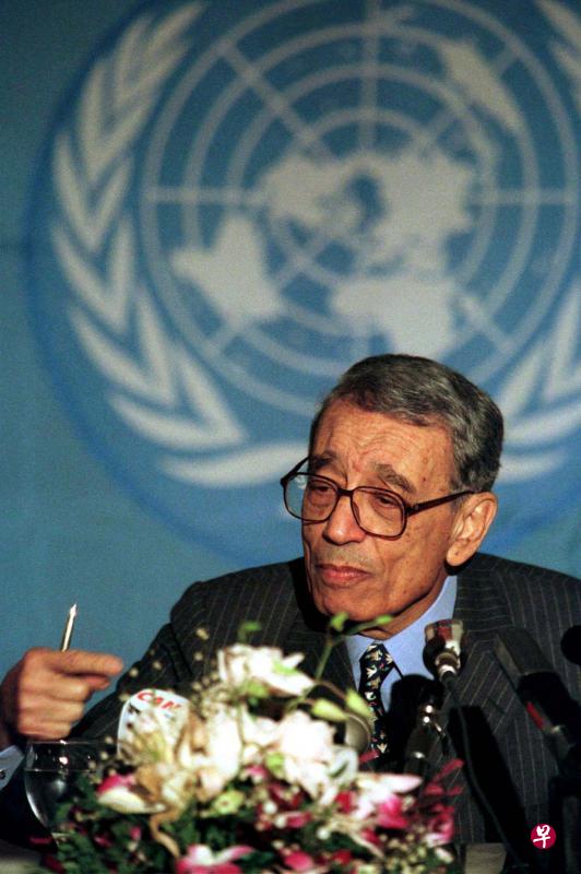 加利长期致力于发展中国家的和平与发展事业,为维护发展中国家的合法权益做了大量有益工作。(路透社) 加利长期致力于发展中国家的和平与发展事业,为维护发展中国家的合法权益做了大量有益工作。(路透社)