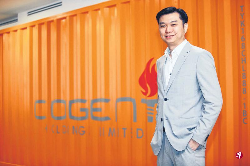 高昇控股总裁陈敃潮看好裕廊岛石油化工领域的发展潜能,接下来会在裕廊岛建造一座大型化学物流设施。右图为高昇控股希望把“Cogent 1.Logistics Hub”集装箱堆场建在屋顶的专利设计,推广到其他寸土如金的地区。(谢智扬摄/高昇控股提供) 高昇控股总裁陈敃潮看好裕廊岛石油化工领域的发展潜能,接下来会在裕廊岛建造一座大型化学物流设施。右图为高昇控股希望把“Cogent 1.Logistics Hub”集装箱堆场建在屋顶的专利设计,推广到其他寸土如金的地区。(谢智扬摄/高昇控股提供)