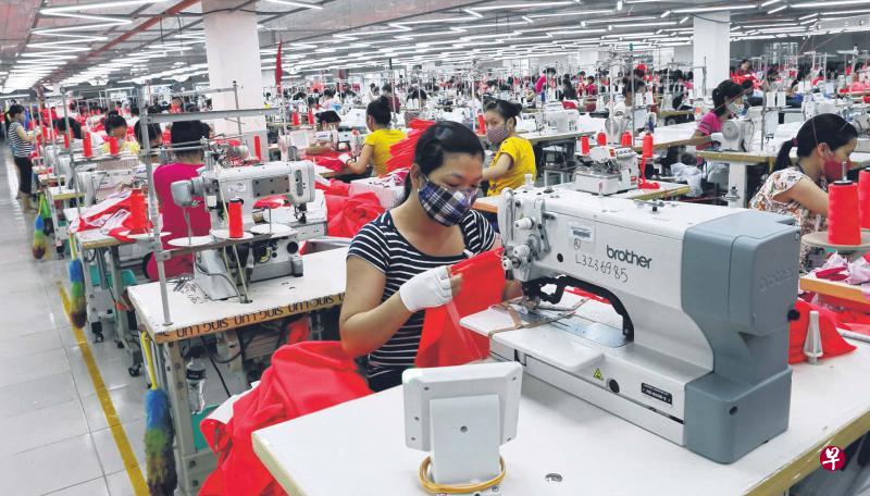 据世界银行分析,越南加入TPP之后,未来20年的全年国内生产总值(GDP)增速将稳定在大约8%,出口额则有望增加17%。(路透社) 据世界银行分析,越南加入TPP之后,未来20年的全年国内生产总值(GDP)增速将稳定在大约8%,出口额则有望增加17%。(路透社)