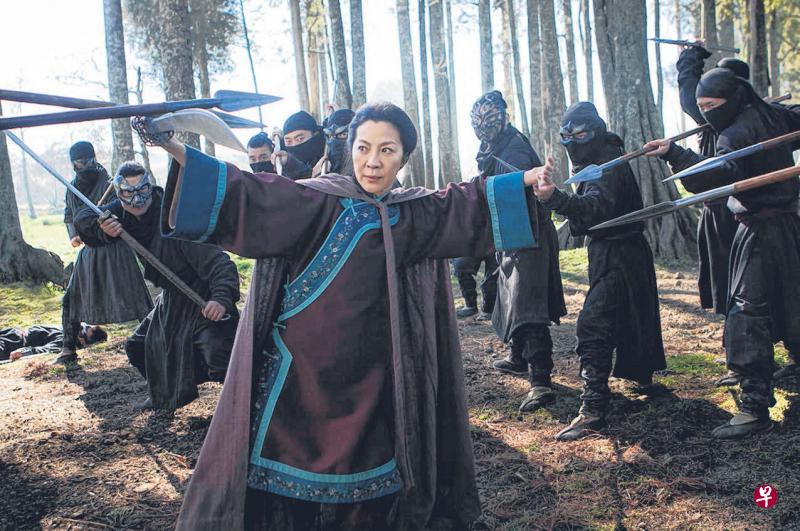 杨紫琼在《卧虎藏龙2:青冥宝剑》仍延续首集角色俞秀莲。(剧照/Netflix提供) 杨紫琼在《卧虎藏龙2:青冥宝剑》仍延续首集角色俞秀莲。(剧照/Netflix提供)