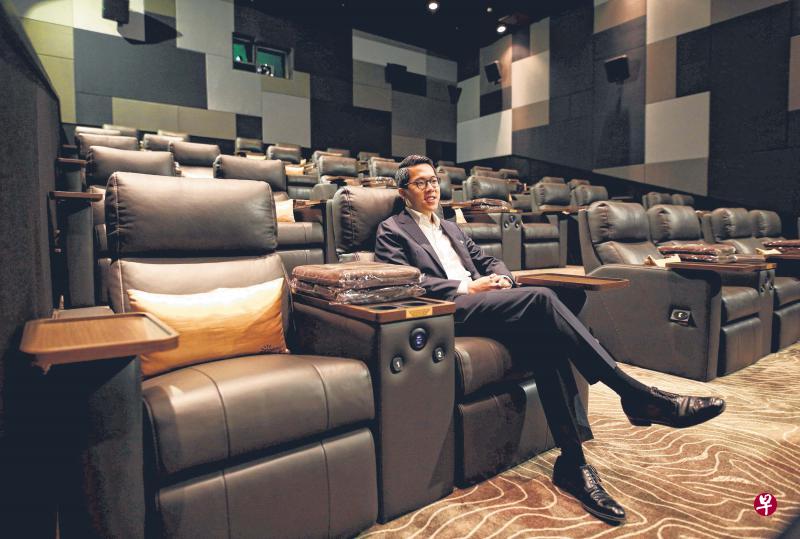 印尼力宝集团旗下的电影院线“Cinemaxx”总裁布赖恩,在雅加达不远的卡拉瓦齐(Karawaci)电影院内受访。(路透社) 印尼力宝集团旗下的电影院线“Cinemaxx”总裁布赖恩,在雅加达不远的卡拉瓦齐(Karawaci)电影院内受访。(路透社)