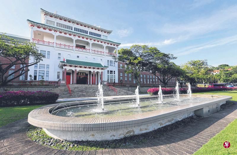 新加坡传统文化学会理事杨茳善认为,在重新发展华裔馆前广场时,应保留喷水池,因为那是重要的历史标志。(档案照片) 新加坡传统文化学会理事杨茳善认为,在重新发展华裔馆前广场时,应保留喷水池,因为那是重要的历史标志。(档案照片)