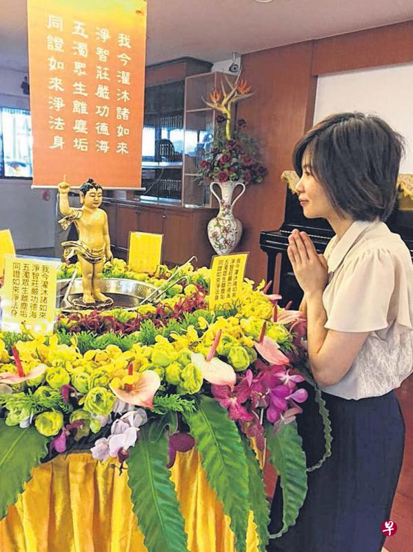 黄乙玲在新加坡上佛学课。(面簿图) 黄乙玲在新加坡上佛学课。(面簿图)