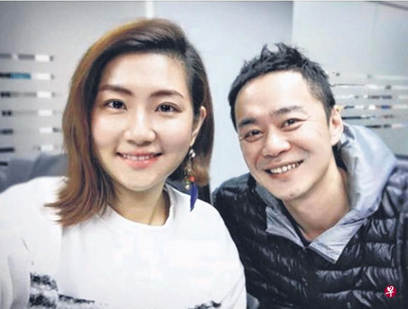 Selina在面簿放上和老公张承中的甜蜜合照(左图),同时宣布离婚;上一次放上和阿中合照(右图)是去年5月。 Selina在面簿放上和老公张承中的甜蜜合照(左图),同时宣布离婚;上一次放上和阿中合照(右图)是去年5月。