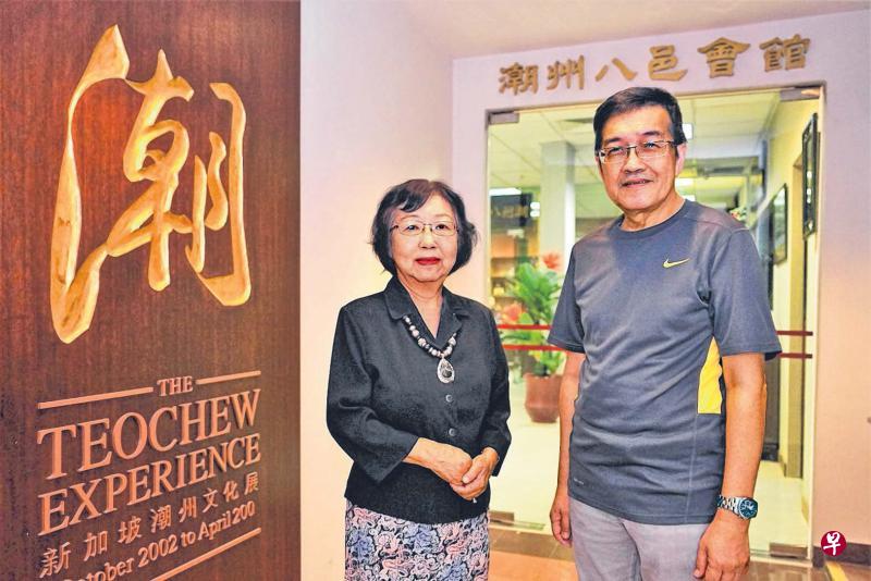 新加坡潮州八邑会馆两位潮语教师杨爱云(左)和林仰忠。(程友明摄) 新加坡潮州八邑会馆两位潮语教师杨爱云(左)和林仰忠。(程友明摄)