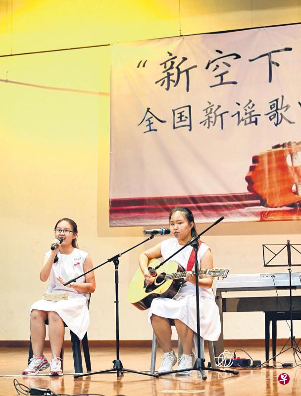 去年首届“新空下”全国新谣歌唱比赛吸引近30所学校参加。(档案照) 去年首届“新空下”全国新谣歌唱比赛吸引近30所学校参加。(档案照)