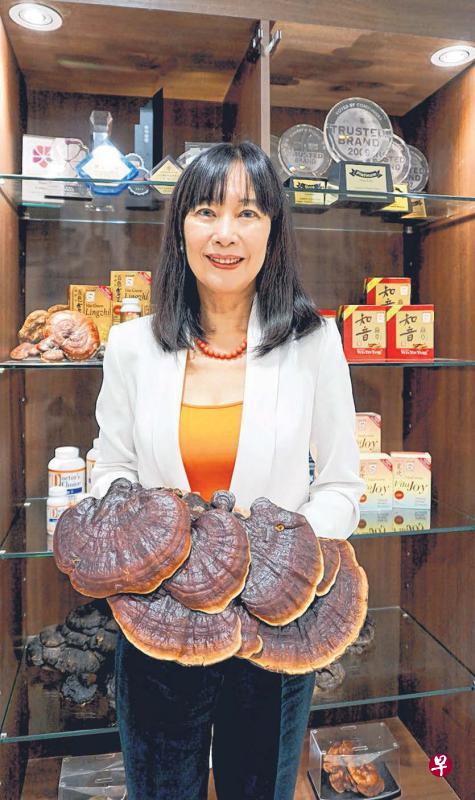陈曦龄博士:西方的相关研究中,灵芝具抗氧化功效,增强人体免疫力。 陈曦龄博士:西方的相关研究中,灵芝具抗氧化功效,增强人体免疫力。