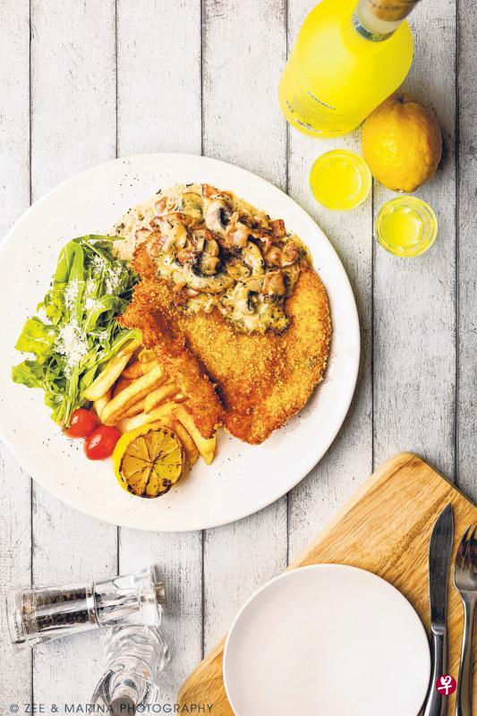 米兰式鸡排。 米兰式鸡排。