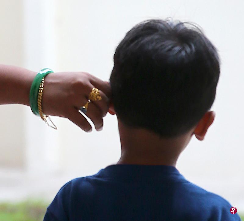 被告从2012年开始,多次虐打亲生儿子。(示范照) 被告从2012年开始,多次虐打亲生儿子。(示范照)