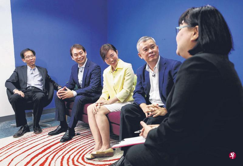 李光耀公共政策学院亚洲竞争力研究所所长陈企业博士（左起）、新加坡制造商总会会长符标雄、麦波申区议员陈佩玲和职总助理秘书长洪鼎基，参与“2016年财政预算案圆桌讨论会”，分享对新预算的看法和意见。讨论会由早报财经新闻主任郭丽娟（右一）主持。（陈渊庄摄）