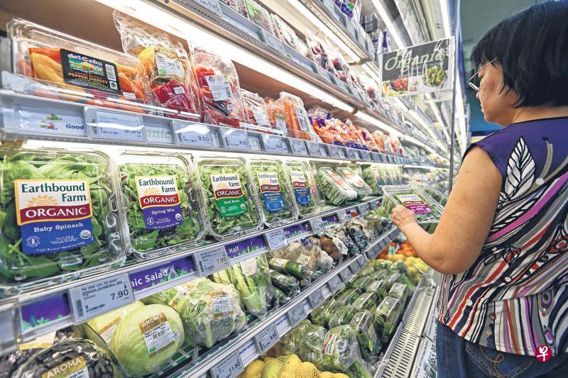 更多消费者基于健康原因愿意购买有机蔬果,扩大了有机食品的市场发展空间。(叶振忠摄) 更多消费者基于健康原因愿意购买有机蔬果,扩大了有机食品的市场发展空间。(叶振忠摄)