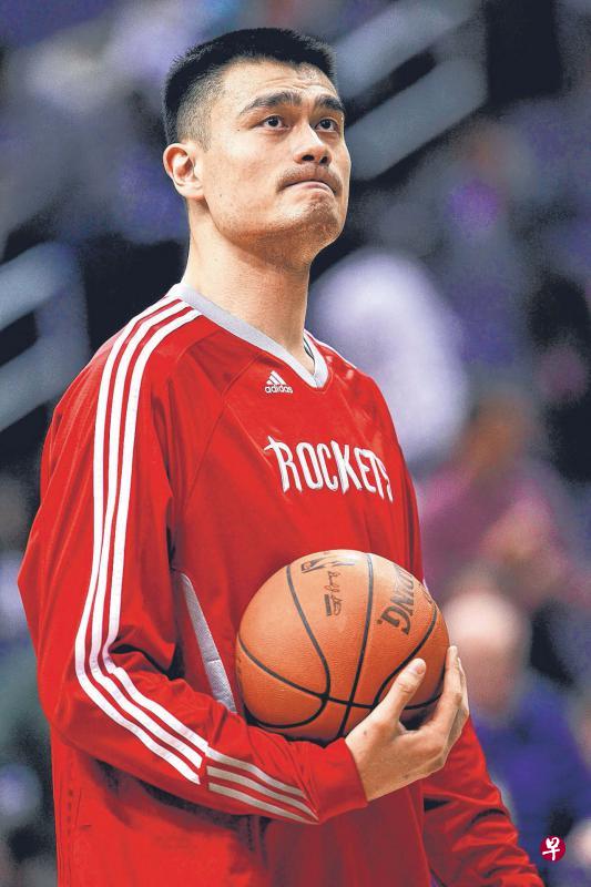 姚明在2002年以首位外籍状元的身份进入NBA。(Getty Images) 姚明在2002年以首位外籍状元的身份进入NBA。(Getty Images)