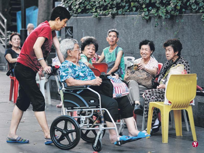 财政部长王瑞杰指出,乐龄补贴计划不是为了替代其他支援,如个人储蓄、家庭扶持或是建国一代配套,政府也应警惕不让这项计划削弱孝顺等价值观。(唐家鸿摄) 财政部长王瑞杰指出,乐龄补贴计划不是为了替代其他支援,如个人储蓄、家庭扶持或是建国一代配套,政府也应警惕不让这项计划削弱孝顺等价值观。(唐家鸿摄)