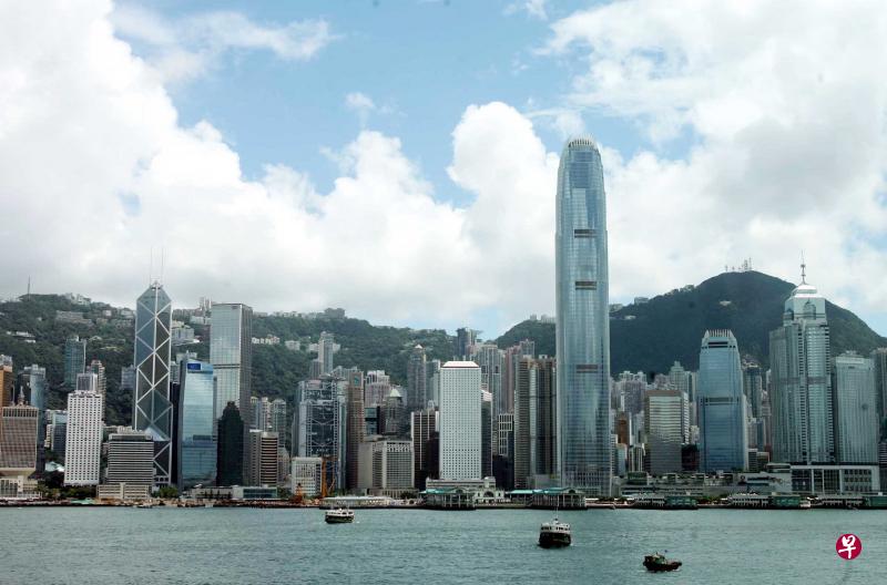 金立群表示,亚投行肯定会给香港一个席位,会努力解决香港的入会问题。图为香港金融区。(中通社) 金立群表示,亚投行肯定会给香港一个席位,会努力解决香港的入会问题。图为香港金融区。(中通社)