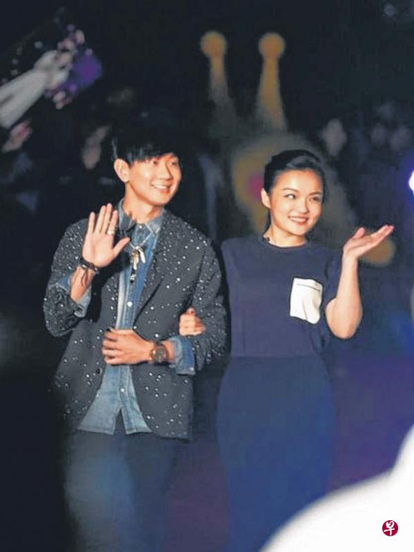 《我是歌手4》昨晚决赛,徐佳莹(右)请来林俊杰帮唱。(取自互联网) 《我是歌手4》昨晚决赛,徐佳莹(右)请来林俊杰帮唱。(取自互联网)