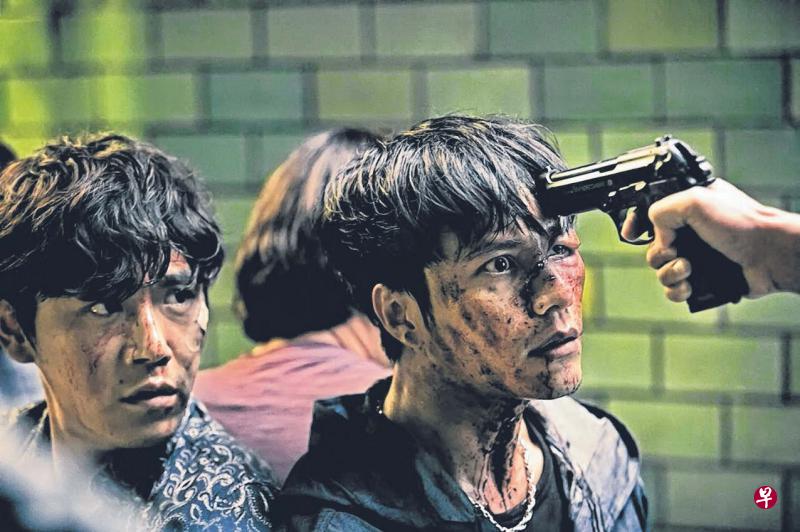 秦昊(左)与陈坤在《火锅英雄》因面对欠债压力,铤而走险。 秦昊(左)与陈坤在《火锅英雄》因面对欠债压力,铤而走险。