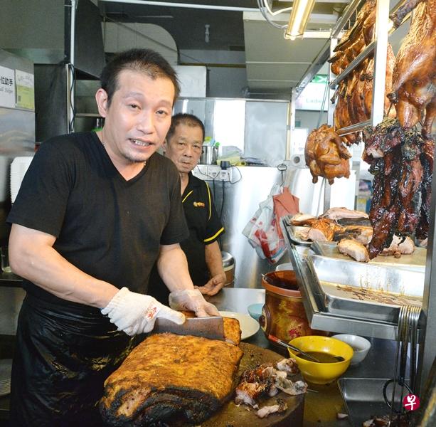 马丁表示,他前后花了9个月自创烘烤烧肉的技巧。(蔡振鸿摄) 马丁表示,他前后花了9个月自创烘烤烧肉的技巧。(蔡振鸿摄)