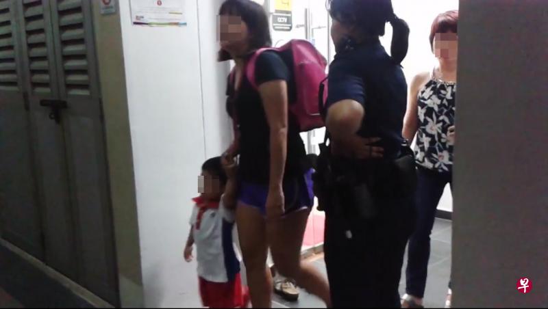 女童母亲表示,不满事发当时,没有老师在场,也认为校方事后的处理方式“令人失望”。(互联网) 女童母亲表示,不满事发当时,没有老师在场,也认为校方事后的处理方式“令人失望”。(互联网)