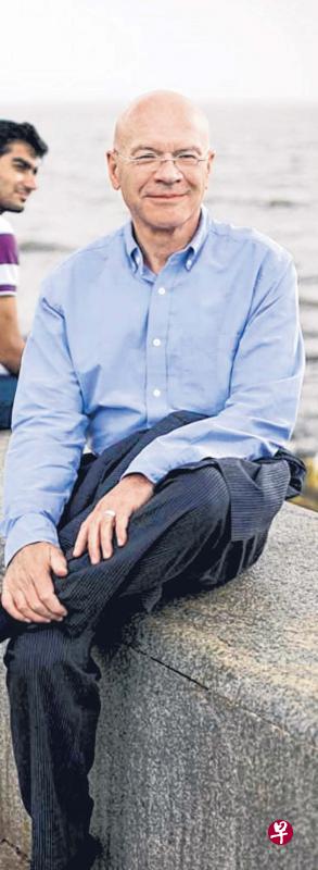 英国学者马丁·雅克认为,要鼓励中国年轻一代创业,就应改变他们“安全第一”的心态。(档案照片) 英国学者马丁·雅克认为,要鼓励中国年轻一代创业,就应改变他们“安全第一”的心态。(档案照片)