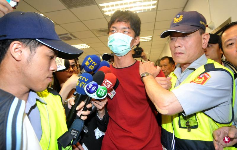 生郑捷于2014年5月21日,在台北板南线捷运车厢内肆意挥刀,短短4分钟砍杀27人,被判处死刑。 生郑捷于2014年5月21日,在台北板南线捷运车厢内肆意挥刀,短短4分钟砍杀27人,被判处死刑。