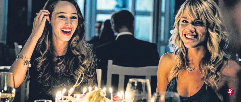 《非死不可》题材触及年人的同侪压力,遭孤立等,还有在社交平台“搞鬼”,是吸引年轻观众的因素。 《非死不可》题材触及年人的同侪压力,遭孤立等,还有在社交平台“搞鬼”,是吸引年轻观众的因素。