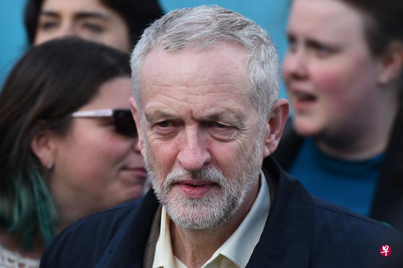 工党党魁科尔宾考虑修改党章,对排犹和反犹言论“零容忍”。(法新社) 工党党魁科尔宾考虑修改党章,对排犹和反犹言论“零容忍”。(法新社)