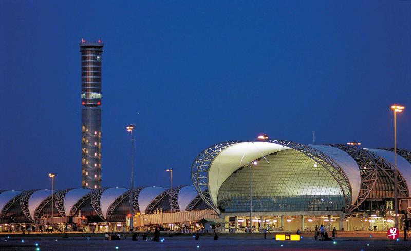 泰国交通部长阿空披露,军政府将援引临时宪法中的第44条款,来加速建造曼谷素万那普国际机场的第三条跑道。(泰国机场总公司供图) 泰国交通部长阿空披露,军政府将援引临时宪法中的第44条款,来加速建造曼谷素万那普国际机场的第三条跑道。(泰国机场总公司供图)
