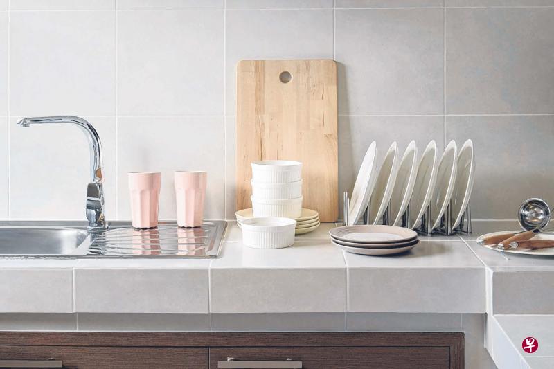 砧板是厨房里“最危险的物件之一”,砧板上的细菌比一般马桶上的细菌多两倍。(iStock图片) 砧板是厨房里“最危险的物件之一”,砧板上的细菌比一般马桶上的细菌多两倍。(iStock图片)