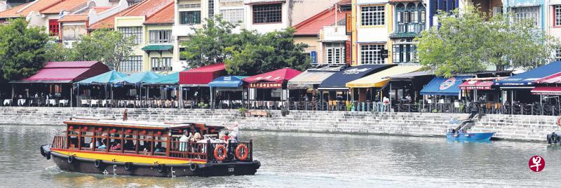 驳船码头户外用餐区翻新工程延迟到今年6月展开,受影响的餐馆和酒廊业者担心,向来生意最好的圣诞节和新年业绩将受重创。(陈渊庄摄) 驳船码头户外用餐区翻新工程延迟到今年6月展开,受影响的餐馆和酒廊业者担心,向来生意最好的圣诞节和新年业绩将受重创。(陈渊庄摄)