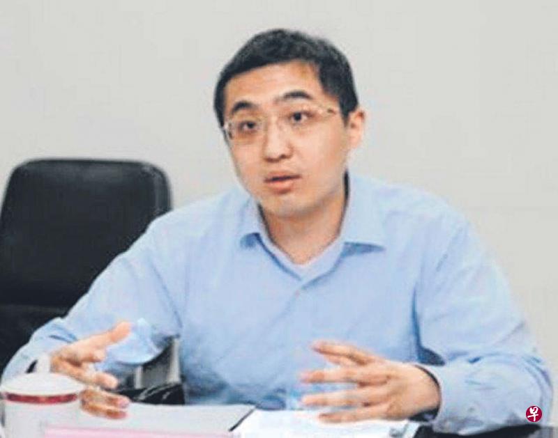 按照中国官场的级别排序，邓卓棣已经在副处级（副县长）这个岗位上工作了三年，已具备晋升正处级的条件。（互联网）