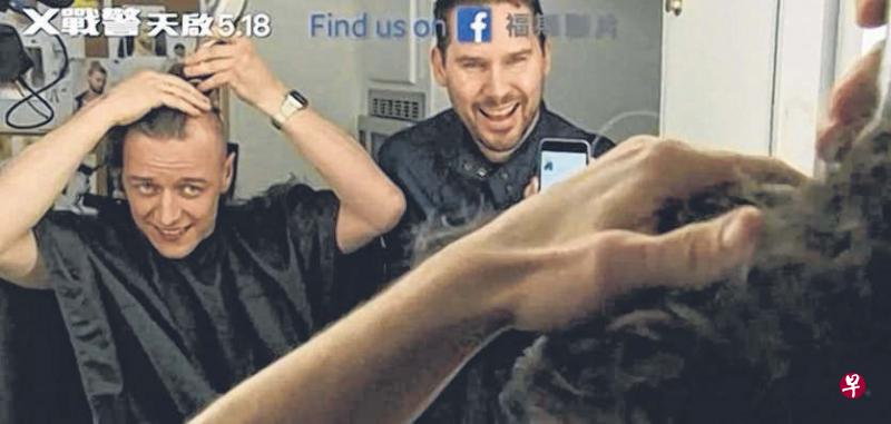 詹姆斯麦卡维(左)为了“X战警:天启”自行剃光头。(互联网) 詹姆斯麦卡维(左)为了“X战警:天启”自行剃光头。(互联网)