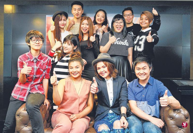 《2016中国好声音》本地海选12强:温馨(前排左起)、黄佩蓉、贝佳儿、卓猷燕、黄智阳。刘美琪(中排左起)、张芷菱、刘嘉慧、谢伟娜。梁佳琪(后排左起)、希林娜依高、吴长文。 《2016中国好声音》本地海选12强:温馨(前排左起)、黄佩蓉、贝佳儿、卓猷燕、黄智阳。刘美琪(中排左起)、张芷菱、刘嘉慧、谢伟娜。梁佳琪(后排左起)、希林娜依高、吴长文。