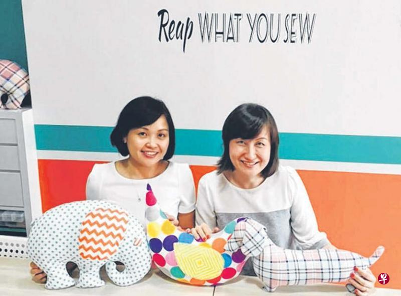 针绣活创办人梁丽庭(右)与杜佩萤。(受访者提供) 针绣活创办人梁丽庭(右)与杜佩萤。(受访者提供)