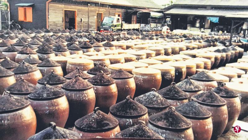 当年“广益”满园的酱油缸。 当年“广益”满园的酱油缸。