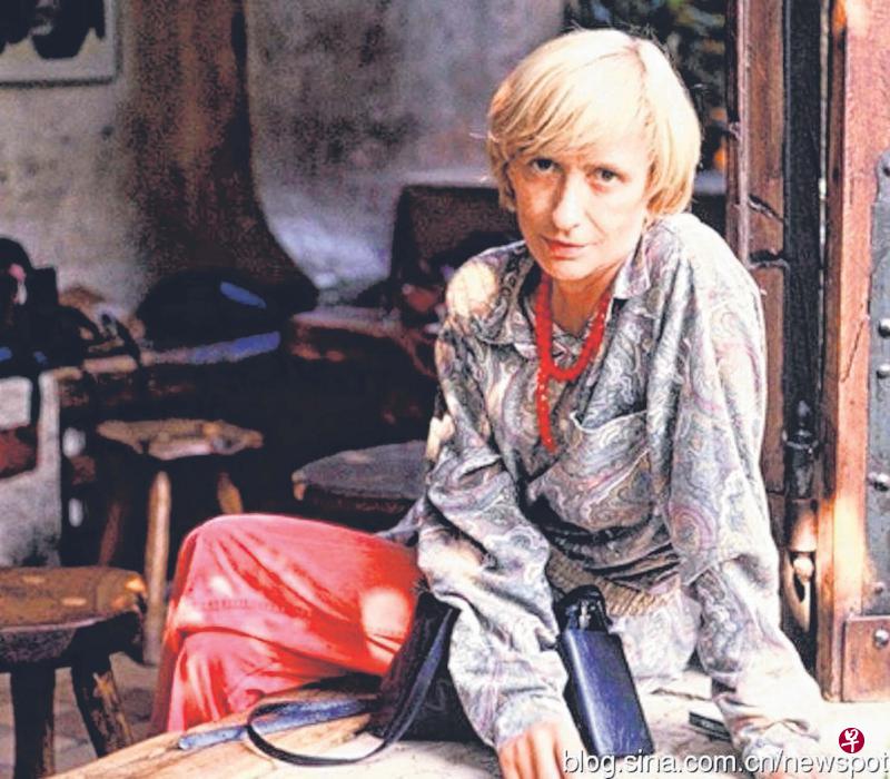 ↑弗朗索瓦兹·萨冈(Francoise Sagan,1935-2004),法国才女作家。(网络照) →萨冈作品《冷水中的一点阳光》中译本。 ↑弗朗索瓦兹·萨冈(Francoise Sagan,1935-2004),法国才女作家。(网络照) →萨冈作品《冷水中的一点阳光》中译本。