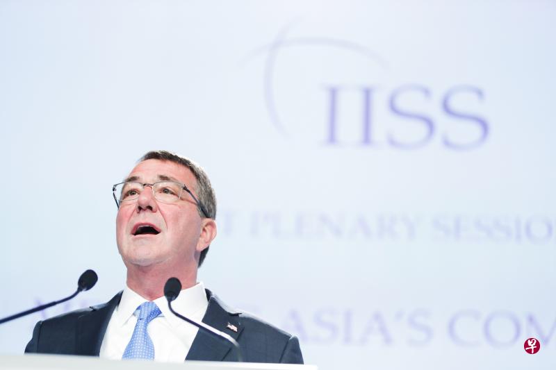 美国防长卡特今天在第15届亚太防务会议香格里拉对话会的首场全体大会上发表演讲。(彭博社) 美国防长卡特今天在第15届亚太防务会议香格里拉对话会的首场全体大会上发表演讲。(彭博社)