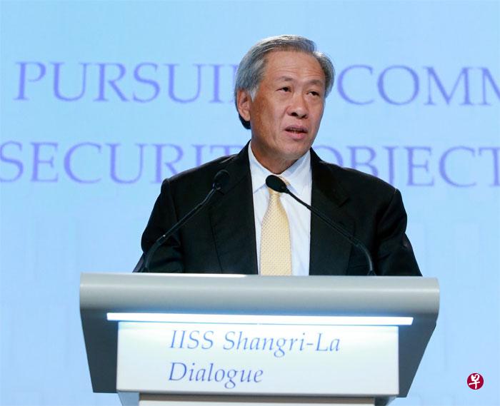 国防部长黄永宏医生(唐家鸿摄) 国防部长黄永宏医生(唐家鸿摄)