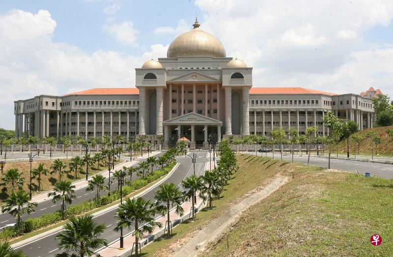 吉隆坡高庭前天指外国驻马外交机构在劳资纠纷案方面,不能享有外交豁免权。图为吉隆坡法庭大厦。(档案照片) 吉隆坡高庭前天指外国驻马外交机构在劳资纠纷案方面,不能享有外交豁免权。图为吉隆坡法庭大厦。(档案照片)