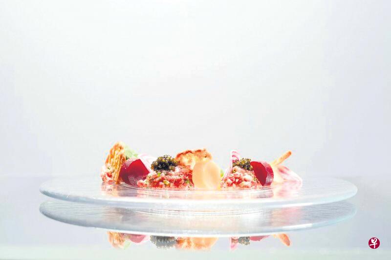 国人喜欢较嫩口脂肪多的牛肉,植物园Corner House把和牛纳入菜单,是点击率最高的菜品之一。 国人喜欢较嫩口脂肪多的牛肉,植物园Corner House把和牛纳入菜单,是点击率最高的菜品之一。