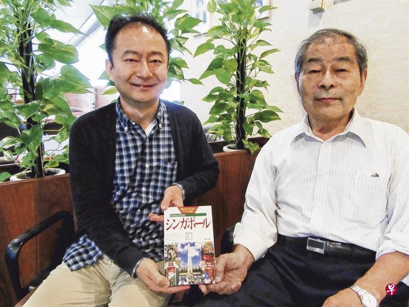 日本历史教授高嶋伸欣(右)与合作伙伴渡边洋介。(符祝慧摄) 日本历史教授高嶋伸欣(右)与合作伙伴渡边洋介。(符祝慧摄)