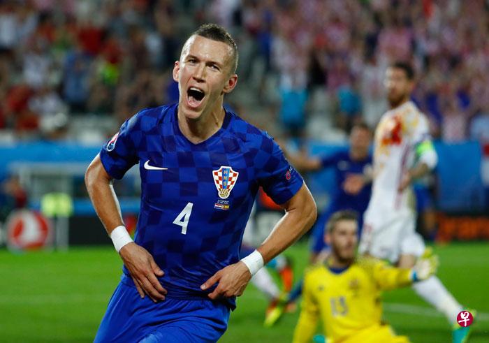 佩里西奇进球后庆祝。(路透社) 佩里西奇进球后庆祝。(路透社)