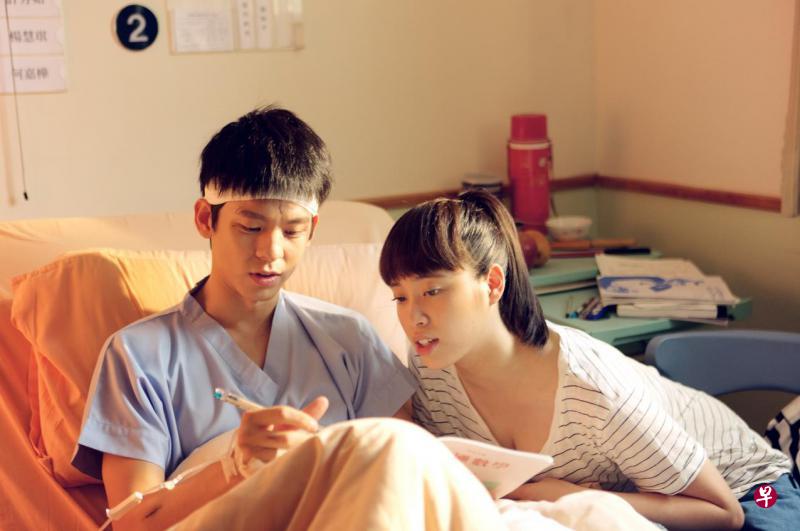 台湾青春校园电影《六弄咖啡馆》剧照。主要演员欧阳妮妮(右)、颜卓灵将于7月10日来新宣传新片。(Clover Films提供) 台湾青春校园电影《六弄咖啡馆》剧照。主要演员欧阳妮妮(右)、颜卓灵将于7月10日来新宣传新片。(Clover Films提供)