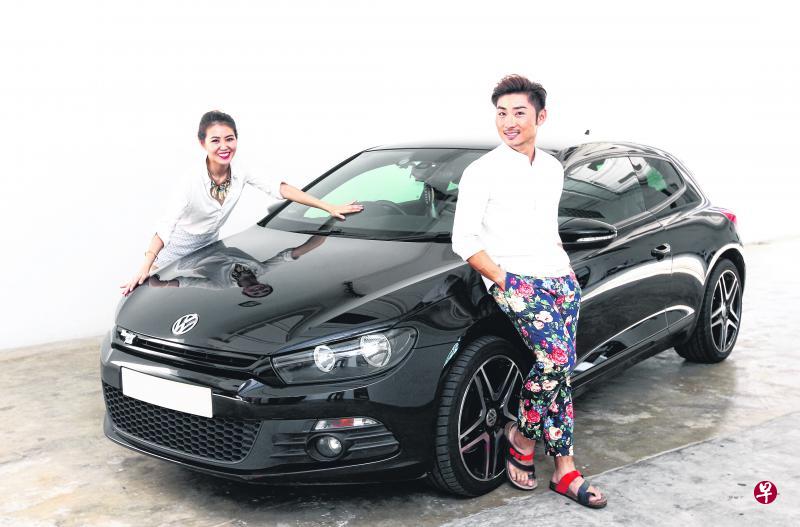 郑可为与丈夫沈志豪的爱车 福士伟根Scirocco ,陪着他们走进结婚礼堂。(陈福洲摄) 郑可为与丈夫沈志豪的爱车 福士伟根Scirocco ,陪着他们走进结婚礼堂。(陈福洲摄)