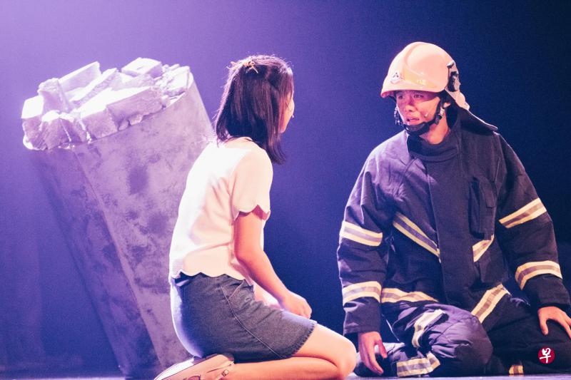 《逆流》反映了一个年轻消防员在梦想与现实之间的苦苦挣扎。(尤映峰摄) 《逆流》反映了一个年轻消防员在梦想与现实之间的苦苦挣扎。(尤映峰摄)