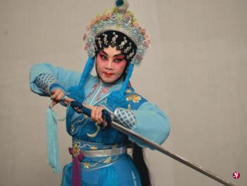 敦煌主席黄仕英将在“编写粤剧急不容缓”讲座，谈他如何编写《青蛇传》剧本。图为《青蛇传》剧照。
