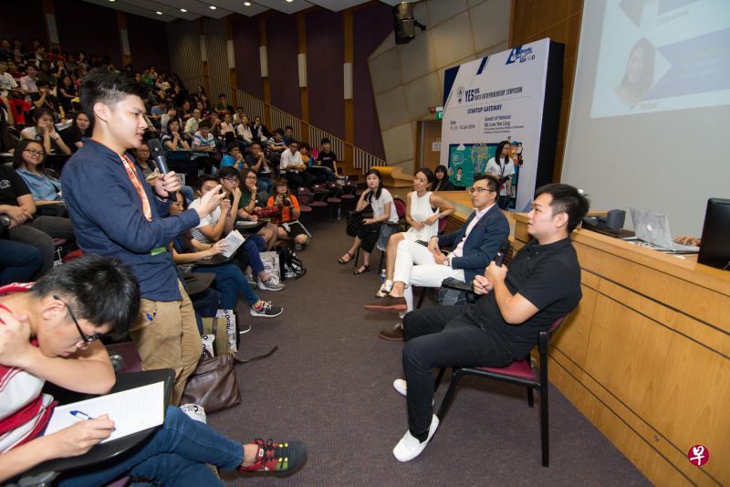 座谈会参与者在各领域青年企业家分享会上发问。 座谈会参与者在各领域青年企业家分享会上发问。