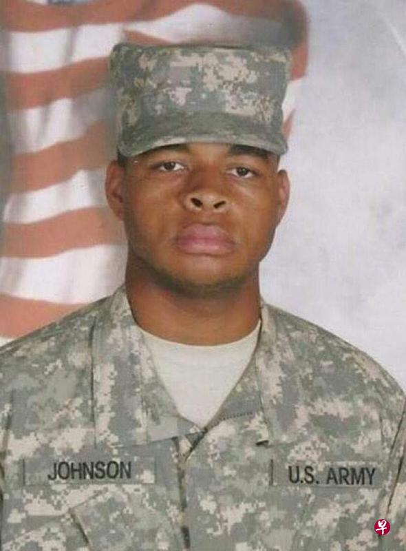 非裔美国人米卡·约翰逊(25岁)被警方确认为达拉斯市特大袭警案凶手。他是曾经被派往阿富汗战场的前军人。(法新社) 非裔美国人米卡·约翰逊(25岁)被警方确认为达拉斯市特大袭警案凶手。他是曾经被派往阿富汗战场的前军人。(法新社)