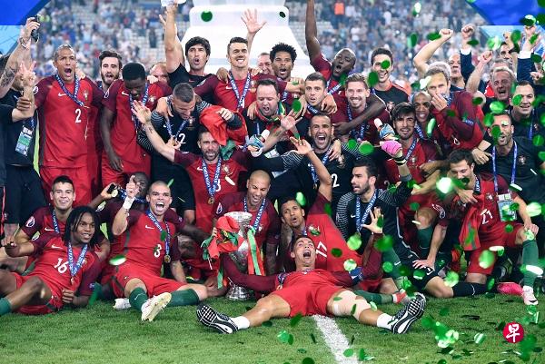 葡萄牙创历史首次夺得欧锦赛冠军。(法新社) 葡萄牙创历史首次夺得欧锦赛冠军。(法新社)